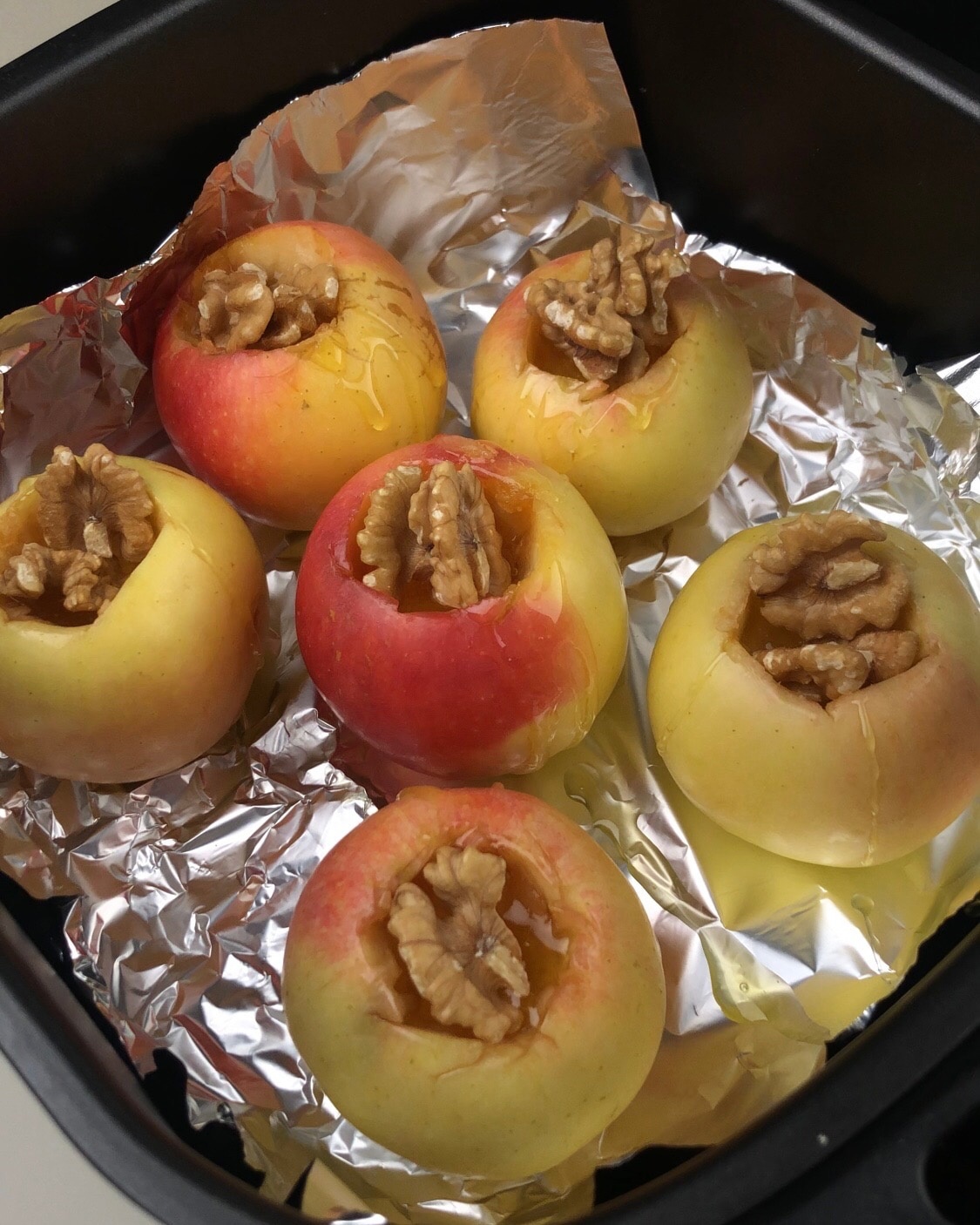 Как запечь яблоки в духовке целиком